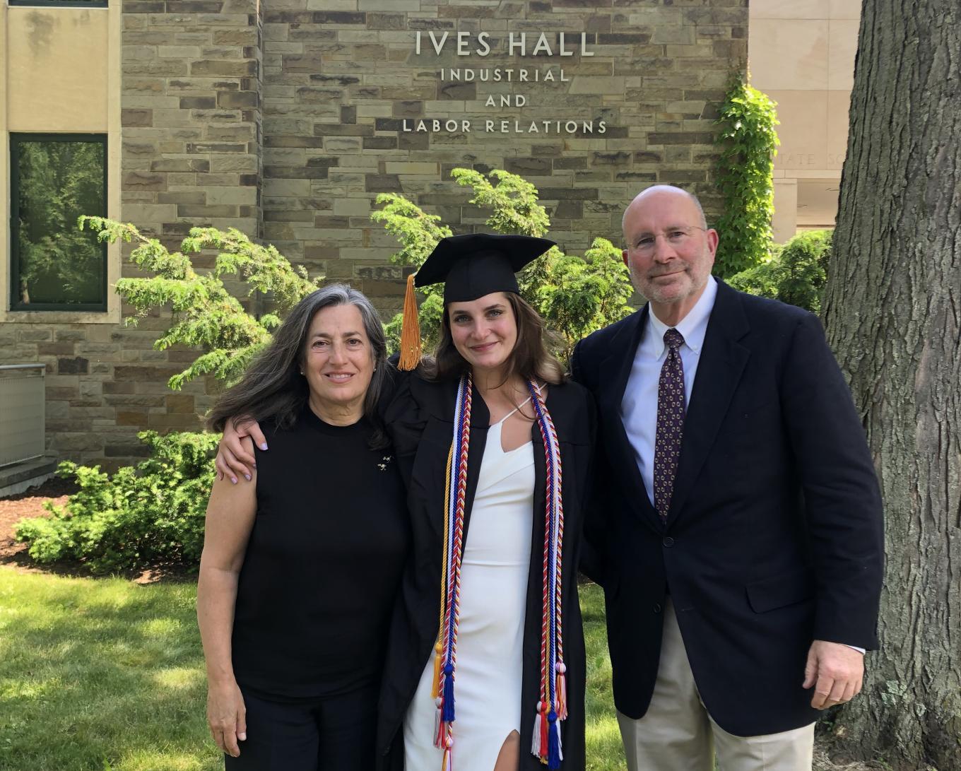 Andrea Chase ’79, Samantha Kirschner ’22, Kenneth Kirschner ’75