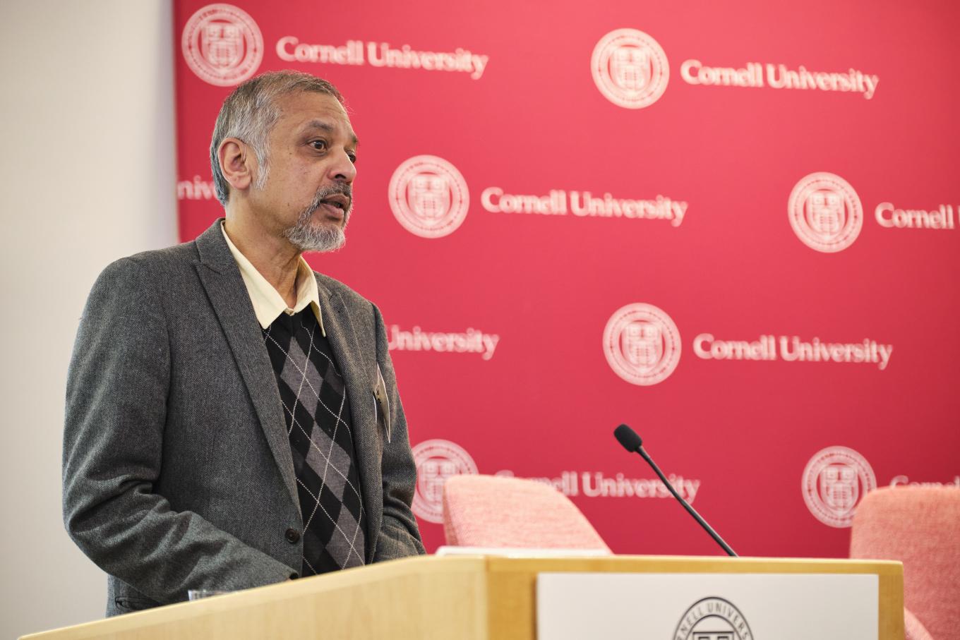 Sarosh Kuruvilla presents at the 2025 Global Labor Institute conference in New York City