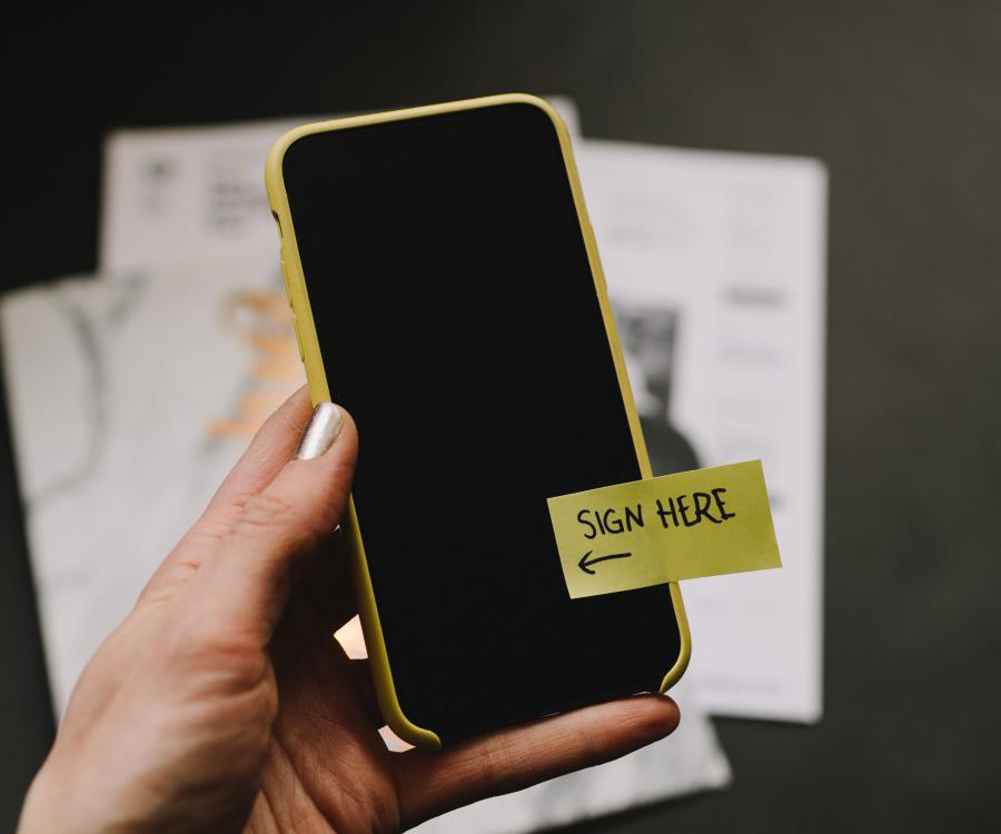 Image of phone being used like a form