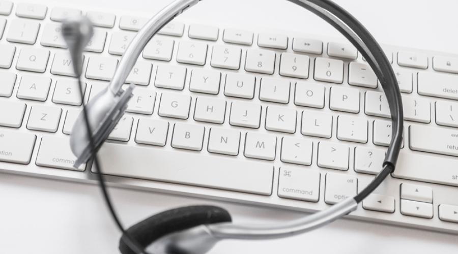 A telephone headset rests on a keyboard.