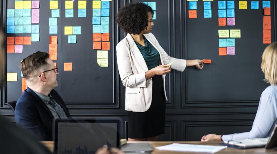 A group of workers participate in a creative idea session. 