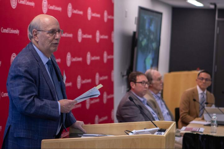 Harry Katz speaking to audience