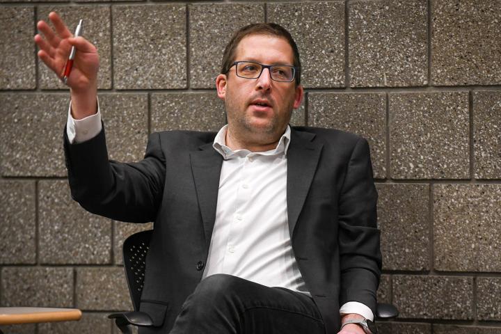 Gali Racabi speaks at an ILR event in 2024