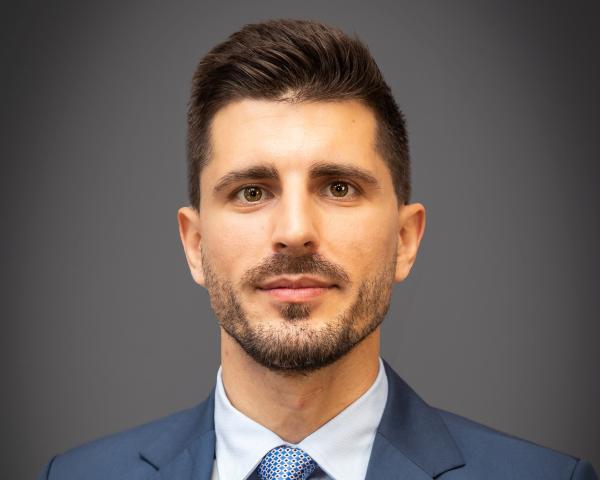 Stefan Ivanovski headshot